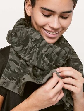 Lululemon • Vinyasa Scarf Cotton Print Snap-Button Infinity Scarf Evergreen Camo